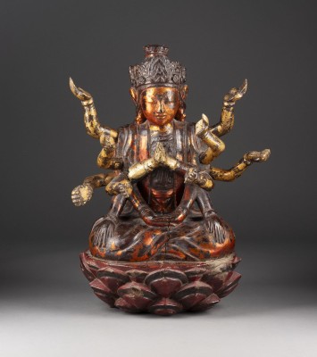 Bild EINE GROSSE VERGOLDETE UND LACKIERTE FIGUR VON AVALOKITESVARA AUS HOLZ