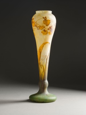 Auktion 141<br>GROSSE KEULENVASE MIT WILDEN ORCHIDEEN