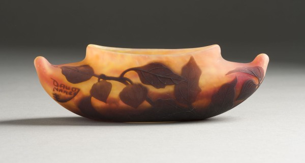 Auktion 141<br>KLEINE JARDINIERE MIT PHYSALIS