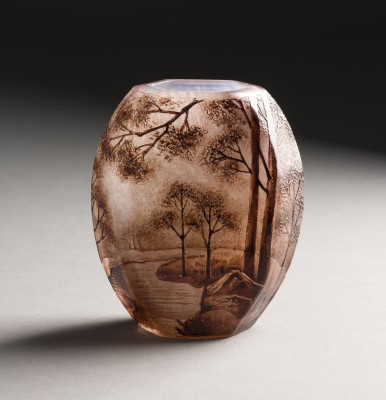 Auction 141<br>VASE MIT WALDLANDSCHAFT
