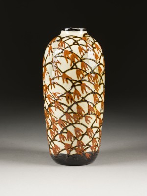 Auction 141<br>KLEINE VASE MIT BLÜTENZWEIGEN