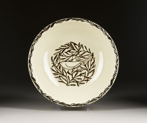 Auction 141<br>GROSSE SCHALE MIT VOGEL