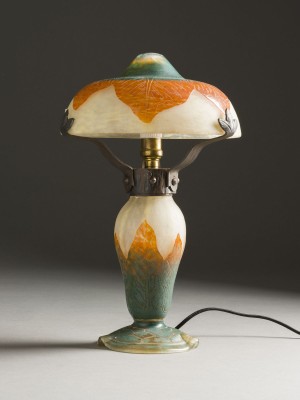 Auktion 141<br>TISCHLAMPE MIT BLATTDEKOR