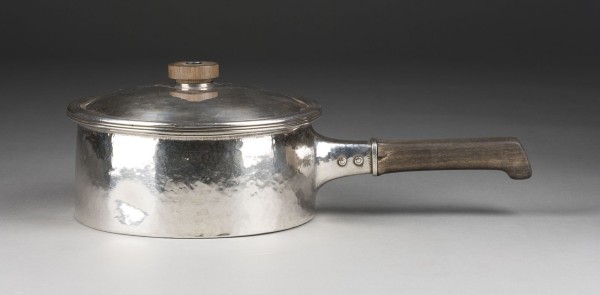 Auktion 141<br>KLEINE KASSEROLLE MIT DECKEL DER BAUHAUS-SCHÜLERIN MARGA JESS