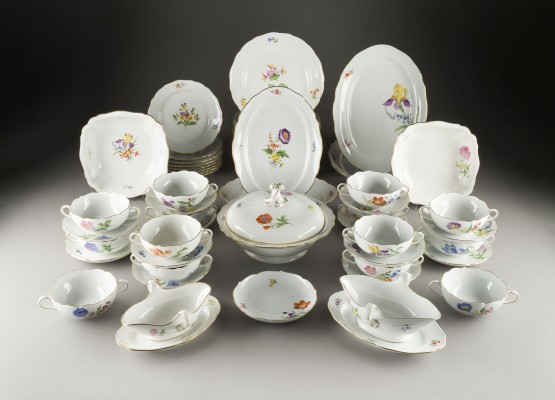 Auction 141<br>58-TEILIGES SPEISESERVICE 'BLUMENMALEREI'