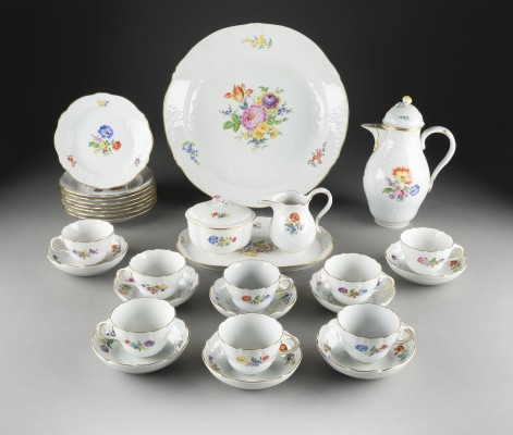 Auction 141<br>29-TEILIGES KAFFEESERVICE 'BLUMENMALEREI'
