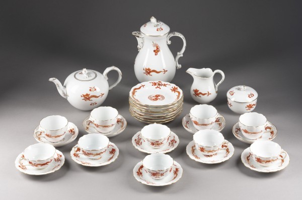 Auktion 141<br>32-TEILIGES KAFFEE- UND TEESERVICE 'ROTER HOFDRACHE'