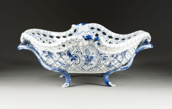 Auction 141<br>GROSSE KORBSCHALE 'ZWIEBELMUSTER'