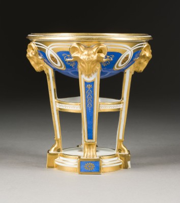 Auction 141<br>KLASSIZISTISCHE AUFSATZSCHALE MIT WIDDERKÖPFEN