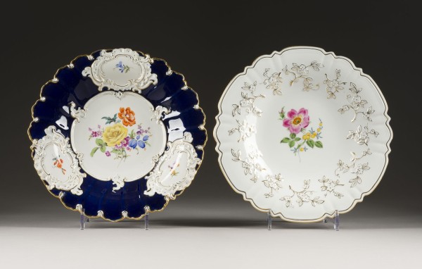 Auktion 141<br>ZWEI PRUNKSCHALEN MIT BLUMENMALEREI