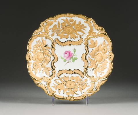 Auction 141<br>REICH DEKORIERTE PRUNKSCHALE 'ROTE ROSE'