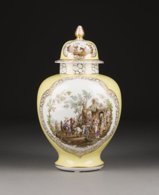 Auction 141<br>DECKELVASE MIT JAGDSZENEN