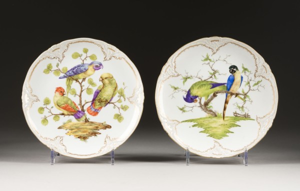 Auction 141<br>PAAR TELLER MIT PAPAGEIEN