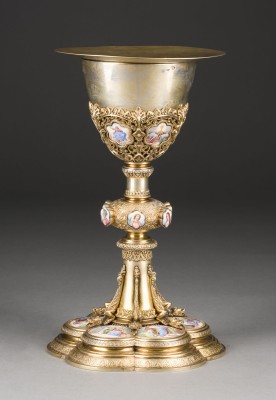 Auktion 141<br>FEINER ABENDMAHLS-KELCH MIT PATENE MIT PLEIN-EMAIL-DEKOR MIT SZENEN AUS DEM LEBEN MARIAE UND DEM LETZTEN ABENDMAHL NACH LEONARDO DA VINCI