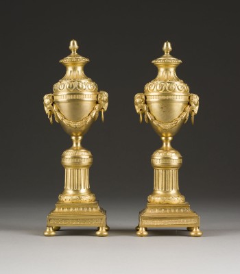 Auction 141<br>PAAR KLASSIZISTISCHE KERZENLEUCHTER