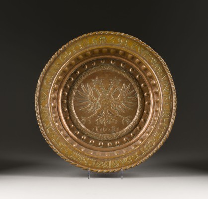 Auktion 141<br>GROSSE BAROCK-SCHÜSSEL MIT DOPPELADLER