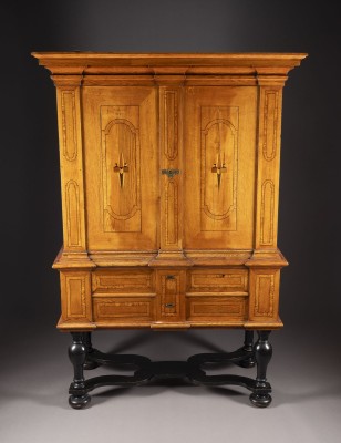 Auktion 141<br>BAROCKER STOLLENSCHRANK