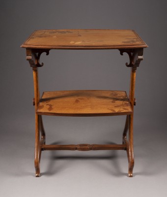 Auction 141<br>JUGENDSTIL ETAGEREN TISCH