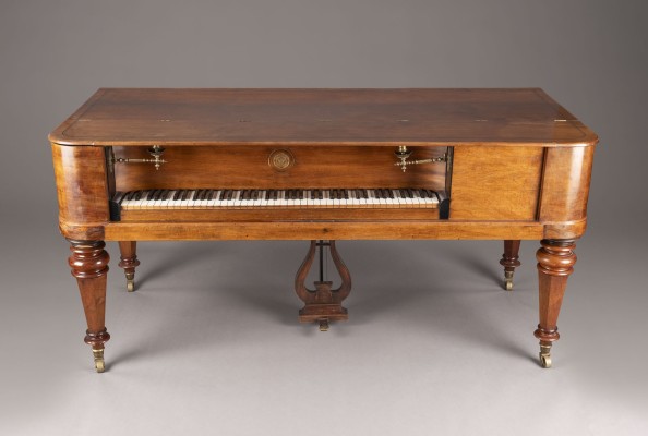 Auktion 141<br>HISTORISMUS TAFELKLAVIER VON HORNUNG & MØLLER