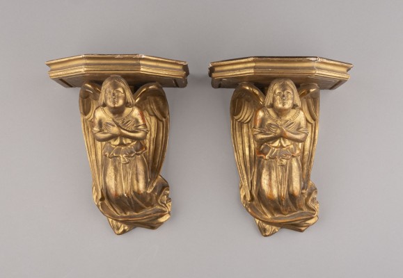 Auction 141<br>PAAR WANDKONSOLEN MIT ENGELFIGUREN