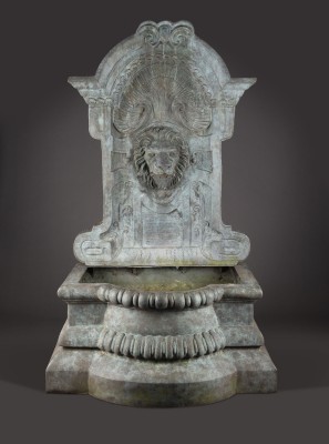 Auktion 141<br>MONUMENTALE BRUNNENFIGUR MIT LÖWENKOPF