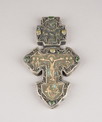 Auktion 142<br>GROSSES BRUSTKREUZ MIT DER KREUZIGUNG CHRISTI