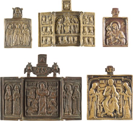 Auktion 142<br>SAMMLUNG VON FÜNF BRONZE-IKONEN: DARSTELLUNGEN CHRISTI, DREIHÄNDIGE GOTTESMUTTER SOWIE AUSGEWÄHLTE HEILIGE