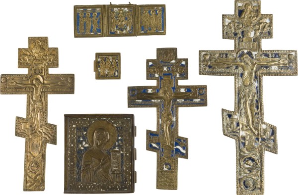 Bild SAMMLUNG VON SECHS BRONZE-IKONEN: KRUZIFIXE, AUSGEWÄHLTE HEILIGE, EIN TRIPTYCHON MIT DEESIS SOWIE GOTTESMUTTER AUS EINER DEESIS