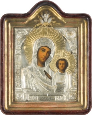 Auction 142<br>GROSSE IKONE MIT DER GOTTESMUTTER VON KASAN MIT OKLAD IM KIOT