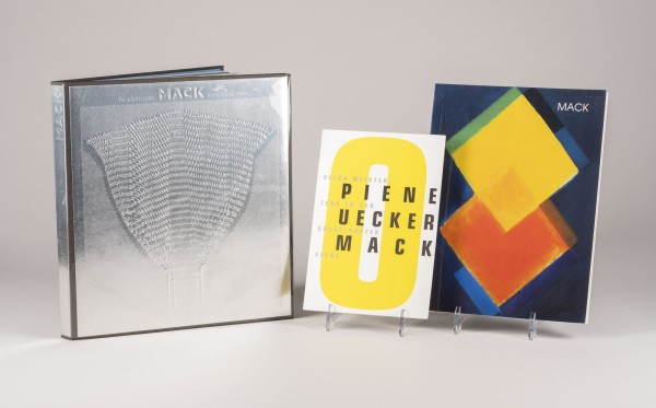 Auktion 144<br>DREI BÜCHER ZU HEINZ MACK BZW. ZERO: 'MACK IMAGINATIONEN (SIGNIERT)' (1974) / 'HELGA MEISTER: PIENE UECKER MACK. ZERO IN DER DÜSSELDORFER SZENE' (2006) / 'AUSST.-KAT. GALERIE NEHER' (1995)