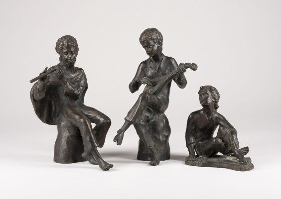 Auktion 144<br>KONVOLUT VON 3 BRONZEN (FLÖTEN- UND LAUTENSPIELER UND LAUSCHER)