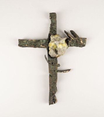 Auktion 144<br>BRONZE-KRUZIFIX MIT GESTEIN-MINERAL-APPLIKATION