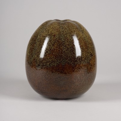 Auction 144<br>APFELFÖRMIGE VASE