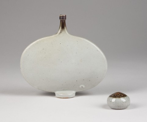 Auction 144<br>FLASCHE UND PAPERWEIGHT