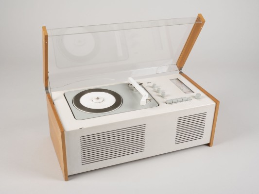Auction 144<br>RADIO PHONO KOMBINATION PHONOSUPER MODELL 'SK 61 / SCHNEEWITTCHENSARG'