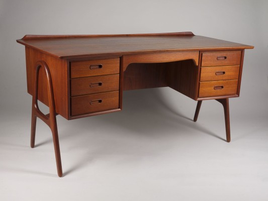 Auction 144<br>TEAKHOLZ SCHREIBTISCH MODELL 'SH 180'