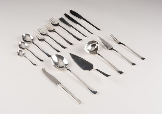 Auktion 144<br>128-TEILIGES BESTECKSET NO. 787 FÜR 12 PERSONEN