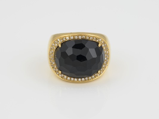 Auction <br>ONYX RING MIT DIAMANTEN
