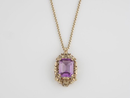 Auktion <br>KUNZIT ANHÄNGER MIT KETTE VON THEODOR WENDE AUS DER SAMMLUNG FRITZ NIESCHER