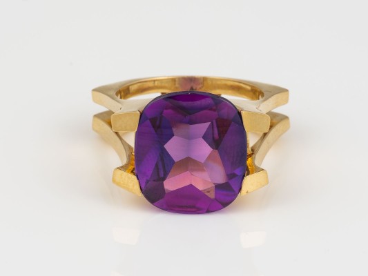 Auction <br>EDELSTEIN RING