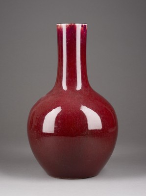 Auction 143<br>EINE FLASCHENVASE MIT FLAMBÉ-GLASUR