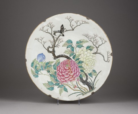 Auktion 143<br>EINE GROSSE FAMILLE ROSE 'FLORALE' TELLER