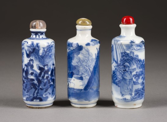 Auction 143<br>DREI BLAU-WEISSE SNUFFBOTTLES