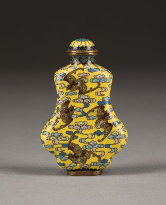 Auction 143<br>EIN CLOISONNÉ-EMAILLE SNUFFBOTTLE