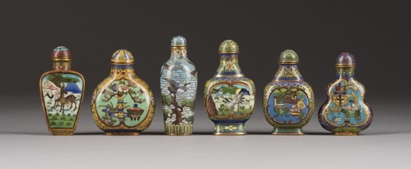 Auction 143<br>EIN SECHSTEILIGES KONVOLUT VON CLOISONNÉ-SNUFFBOTTLE