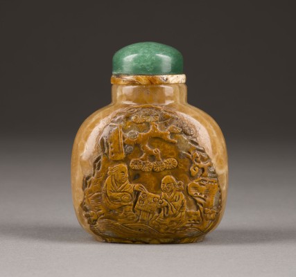 Auction 143<br>EIN GESCHNITZTES SNUFFBOTTLE AUS HARTSTEIN