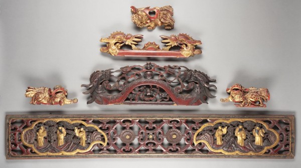 Auction 143<br>EIN SECHSTEILIGES KONVOLUT VON GOLDLACKIERTEN HOLZRELIEFTAFELN UND HOLZSCHNITZEREIEN