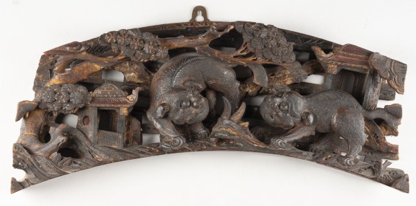 Auction 143<br>EIN GOLDLACKIERTES HOLZRELIEF