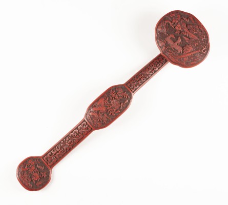 Auktion 143<br>EIN GESCHNITZTES ZINNOBER LACKIERTES RUYI-SZEPTER