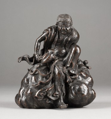 Auction 143<br>EINE STATUE VON LIU HAI UND DER DREIBEINIGEN KRÖTE AUS BRONZE